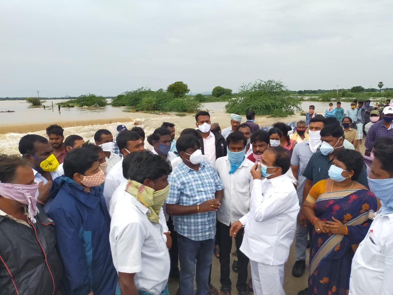 మంత్రి ' తుఫాను ' పర్యటన 13 img 20200817 wa00104221149951126055642